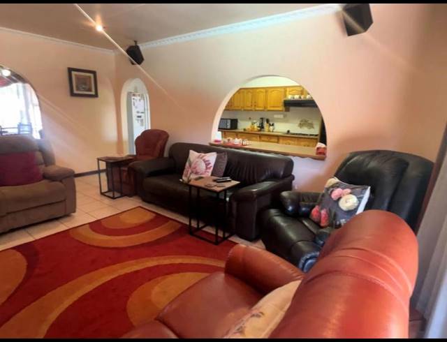 5 BEDROOM HOUSE FOR SALE IN SUNWARD PARK